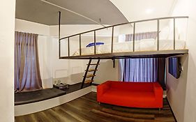 Roomies Suites